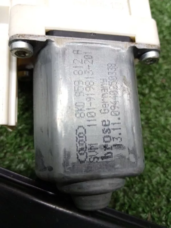 Стеклоподъемник Audi A4 2008 8K0839462A B8, задний правый