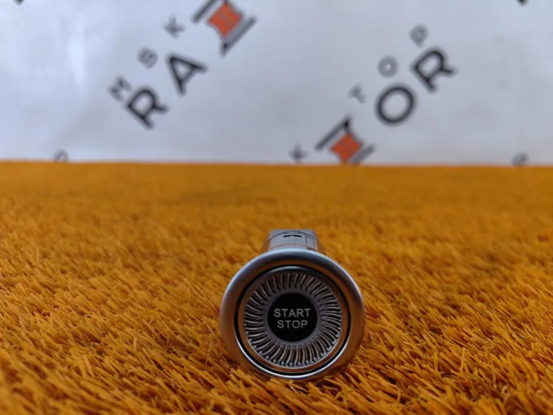 Кнопка запуска двигателя