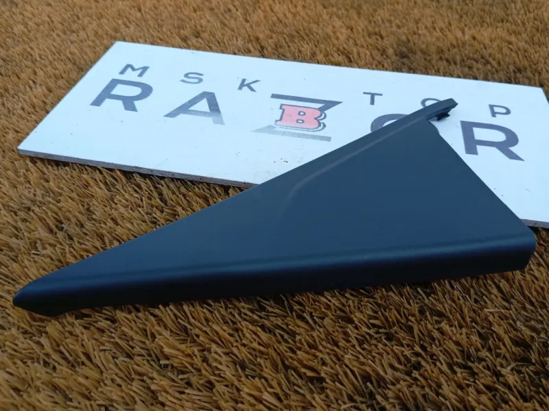 Уголок двери