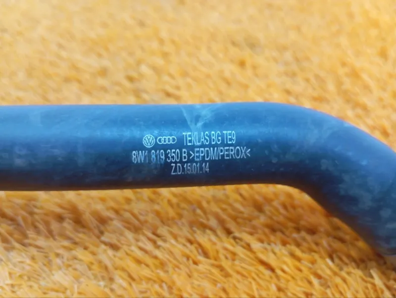 Патрубок системы охлаждения