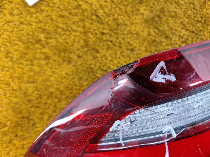 Фонарь задний BMW X1 63217477714 F48, правый