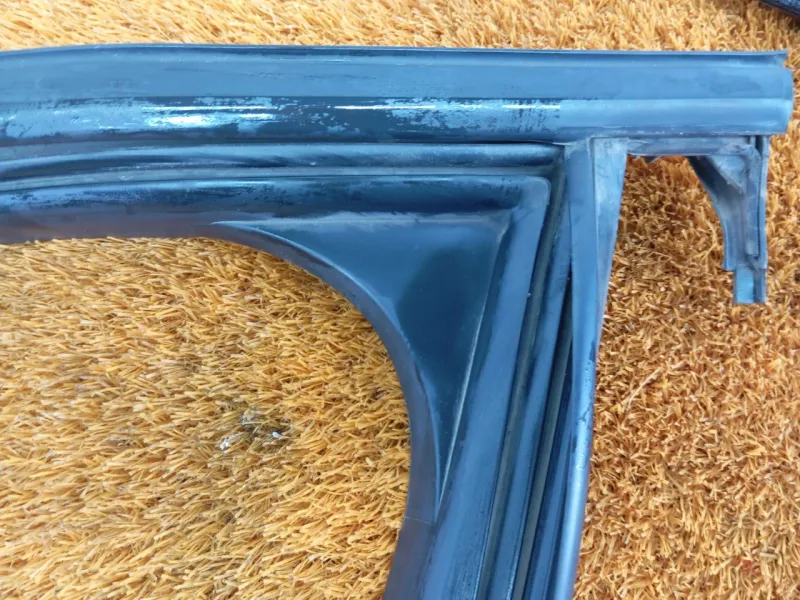 Уплотнитель стекла двери