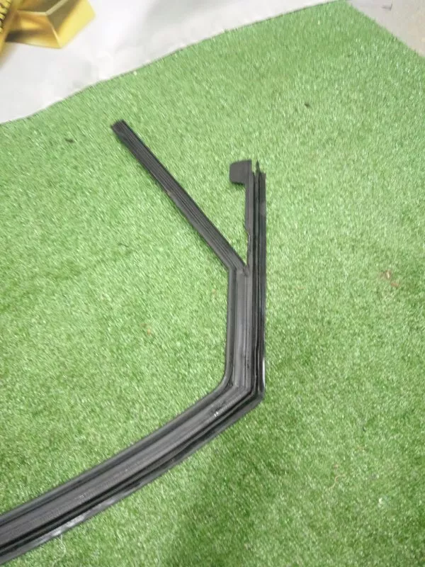 Уплотнитель стекла двери