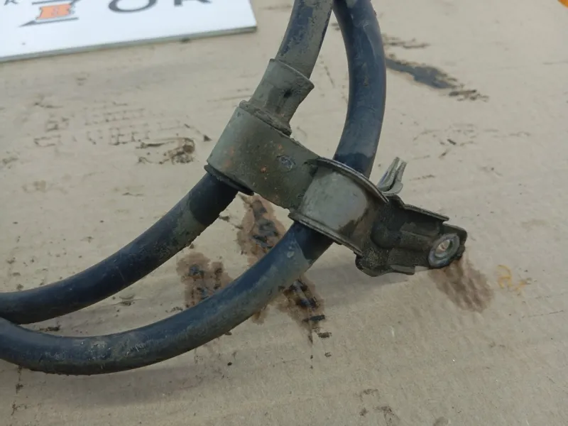 Трос стояночного тормоза