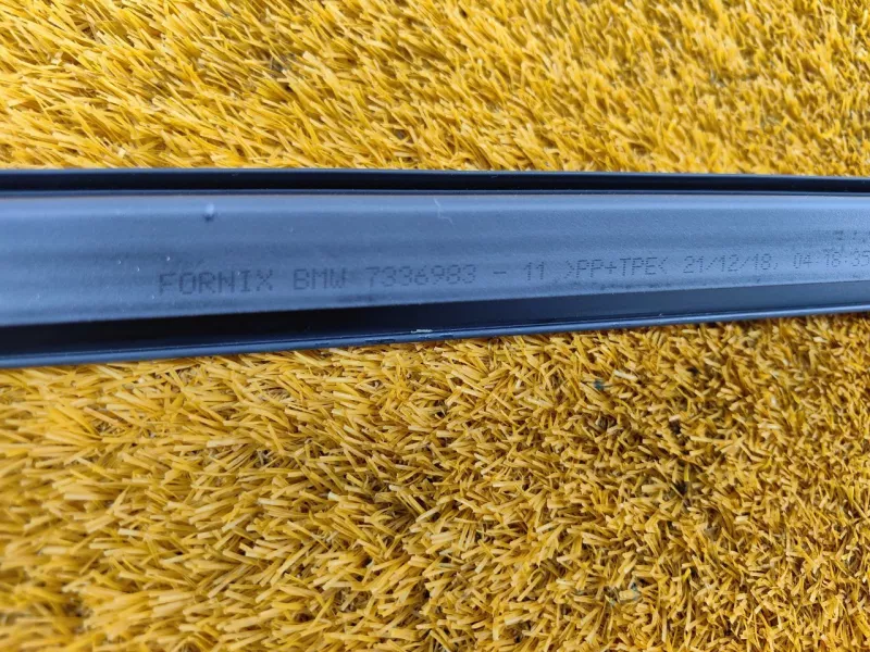 Уплотнитель стекла двери