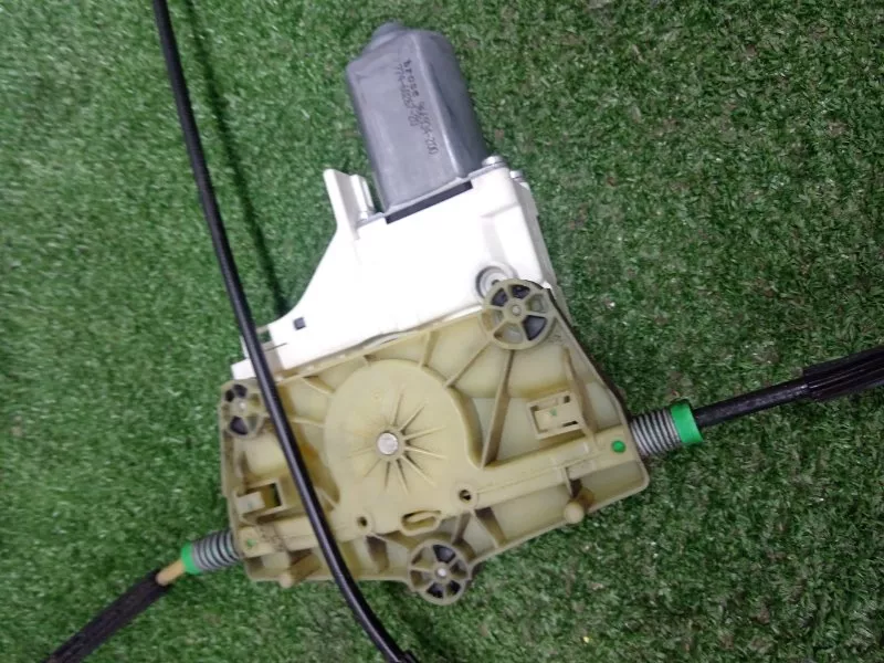 Стеклоподъемник Audi Q7 2011 4L0837462B 4L, передний правый