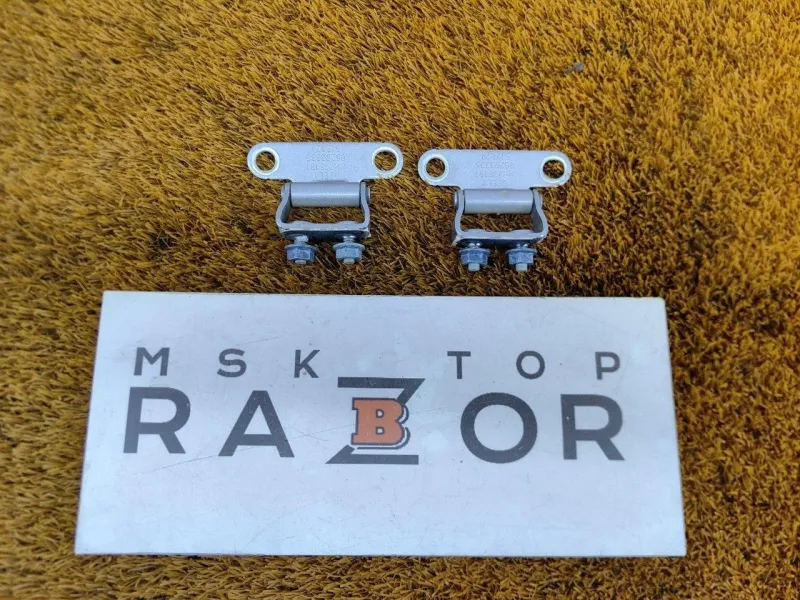 Петля двери багажника