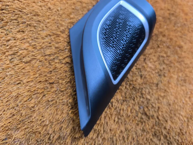 Уголок двери