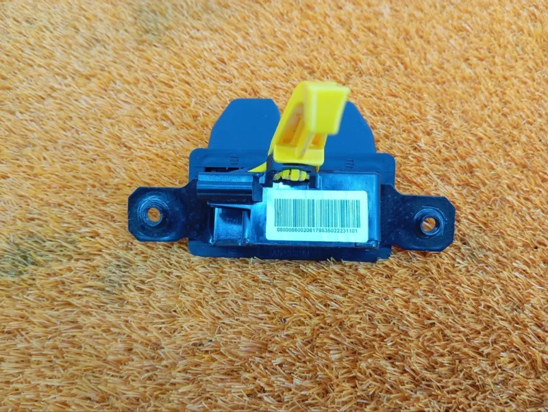 Замок багажника