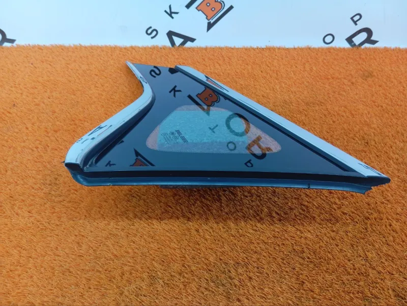 Форточка задняя