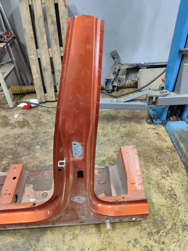 Порог с центральной стойкой