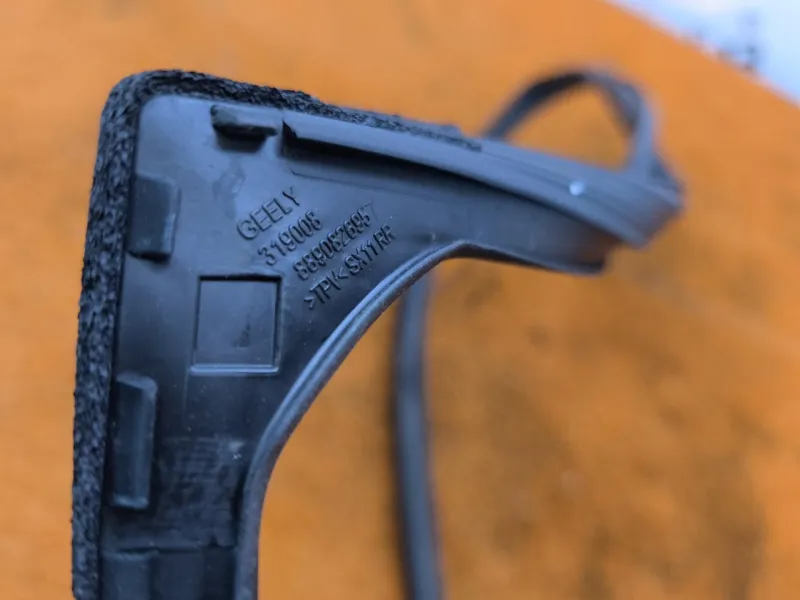 Уплотнитель стекла двери