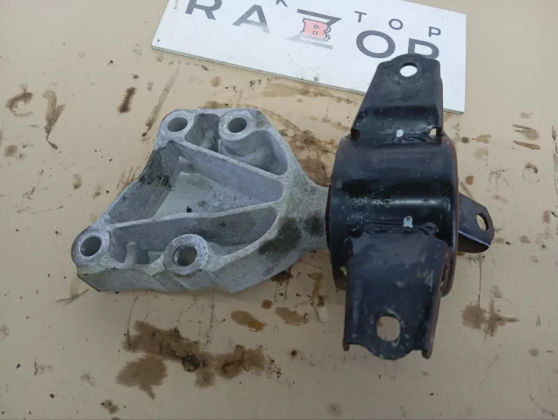 Опора двигателя