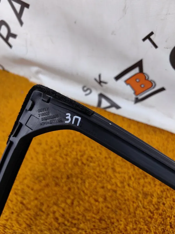 Уплотнитель стекла двери