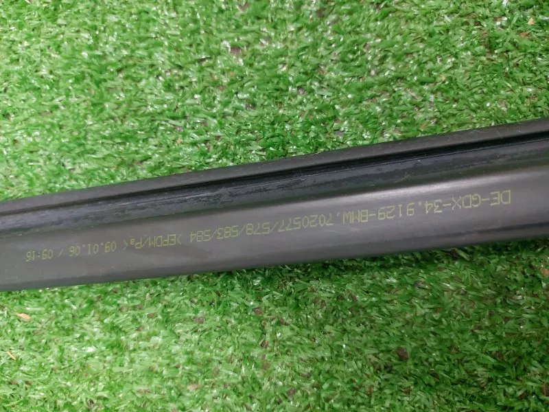 Уплотнитель стекла двери