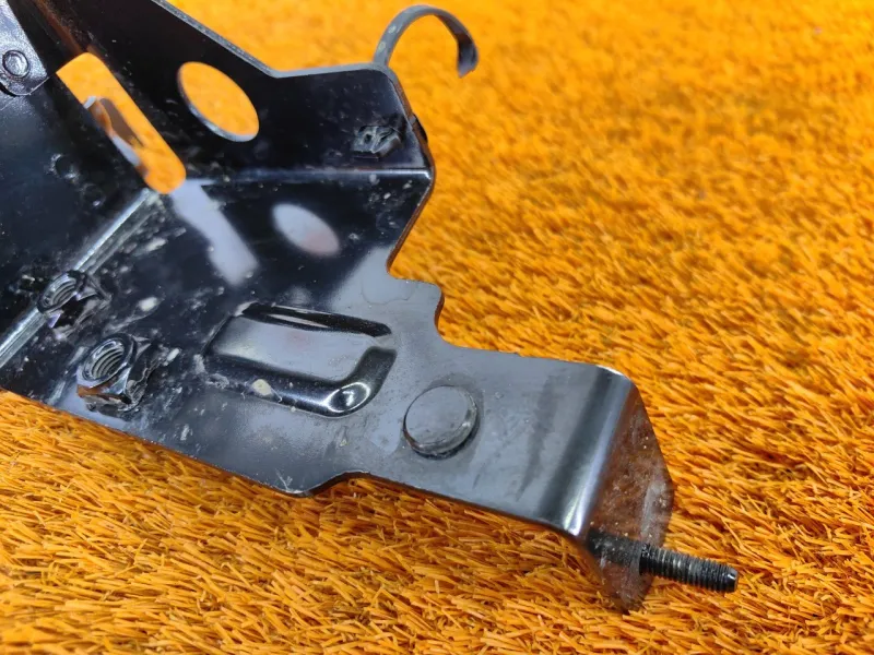 Кронштейн АКБ