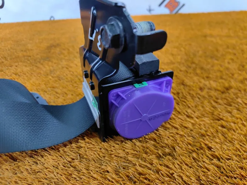 Ремень безопасности