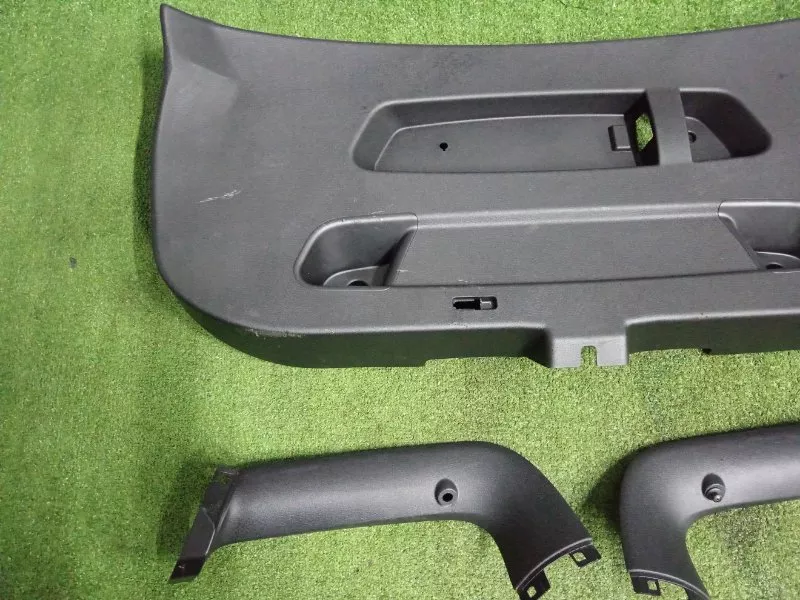 Обшивка двери багажника