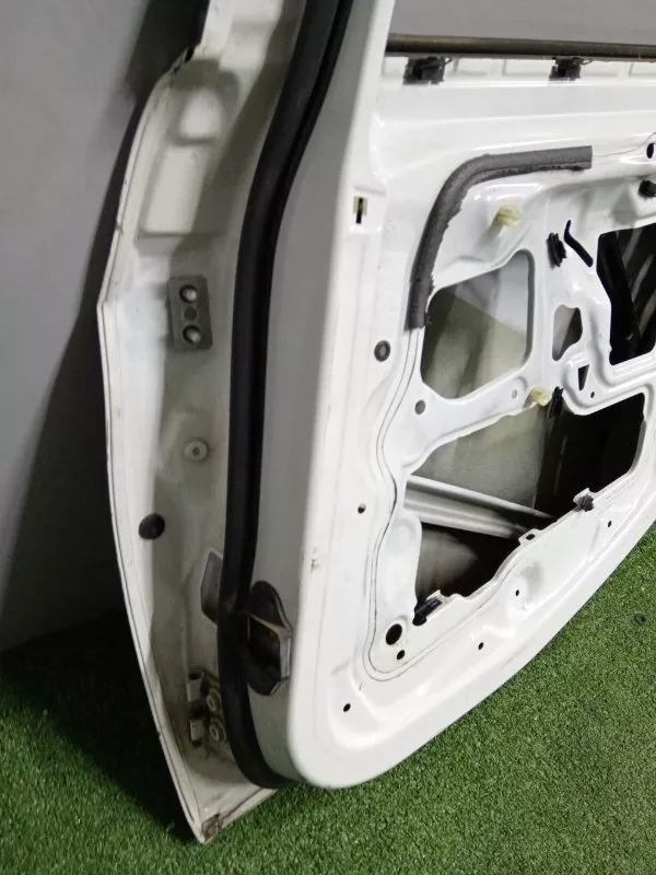 Дверь BMW 3-Series 2005 41007203648 E90, задняя правая