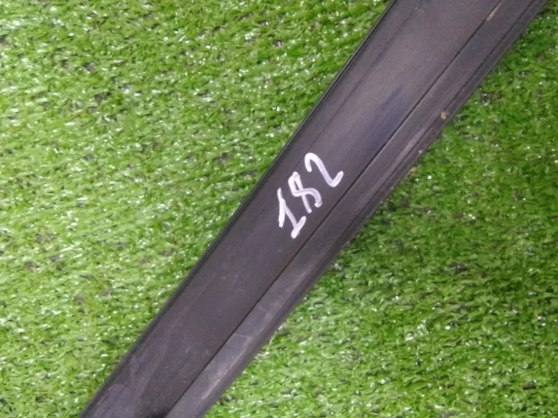 Уплотнитель стекла двери