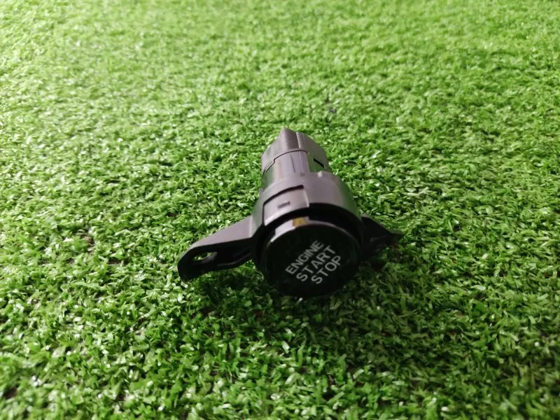 Кнопка запуска двигателя