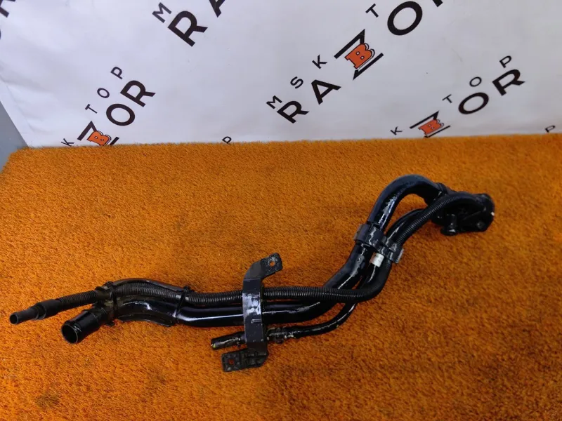 Горловина топливного бака