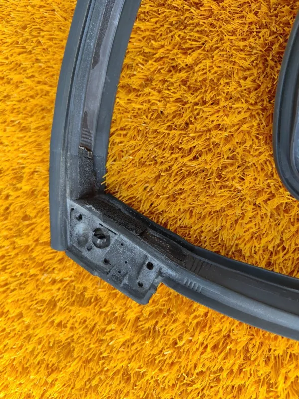 Уплотнитель двери