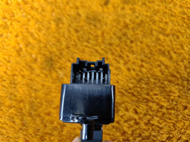 Кнопка стеклоподъемника