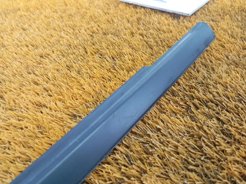 Уплотнитель стекла двери