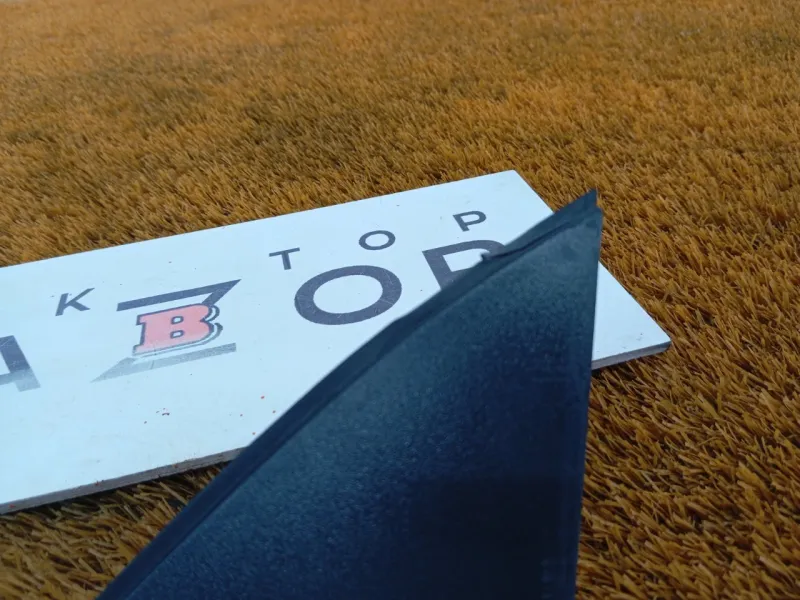 Уголок двери