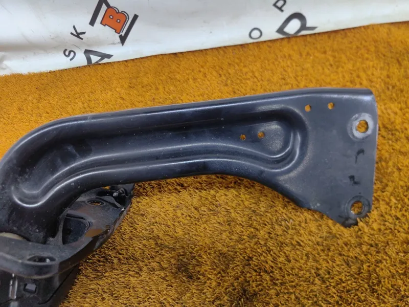 Крепление рычага подвески