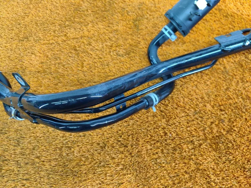 Горловина топливного бака