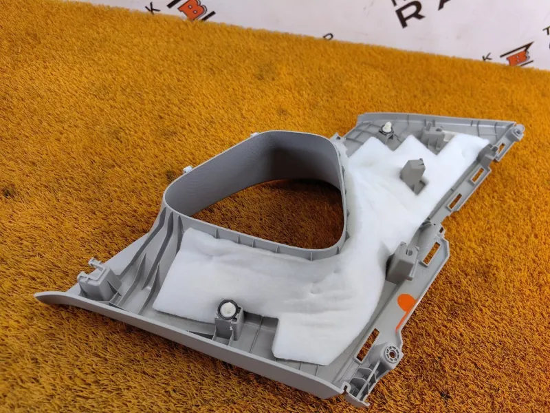 Накладка на стойку кузова