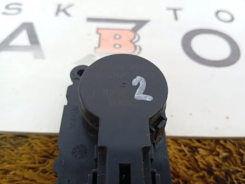 Моторчик заслонки печки