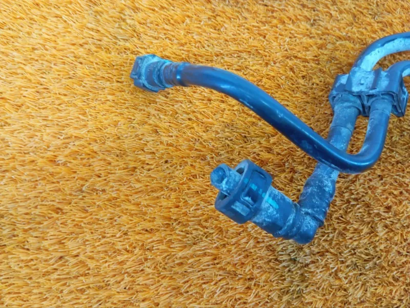 Трубка топливная