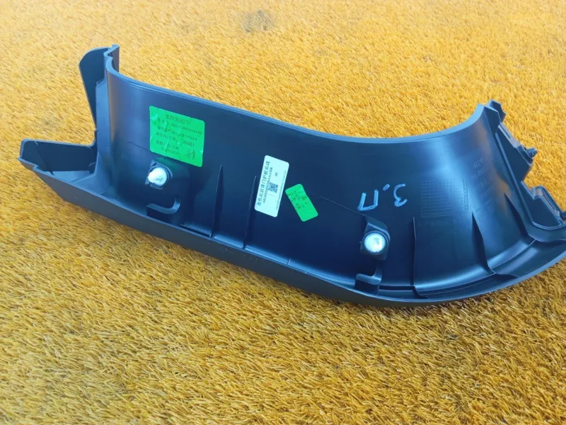 Обшивка двери багажника