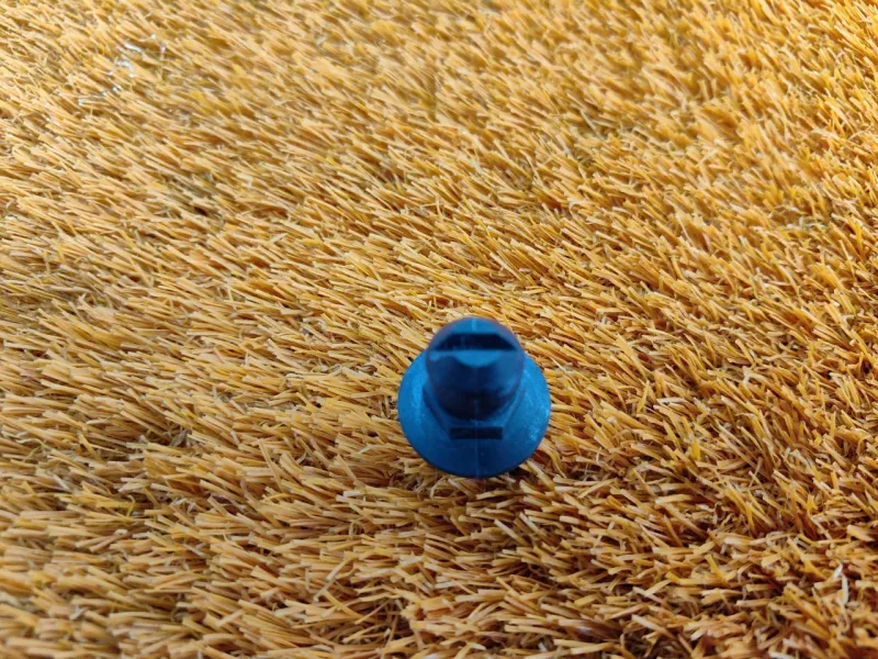 Болт двигателя