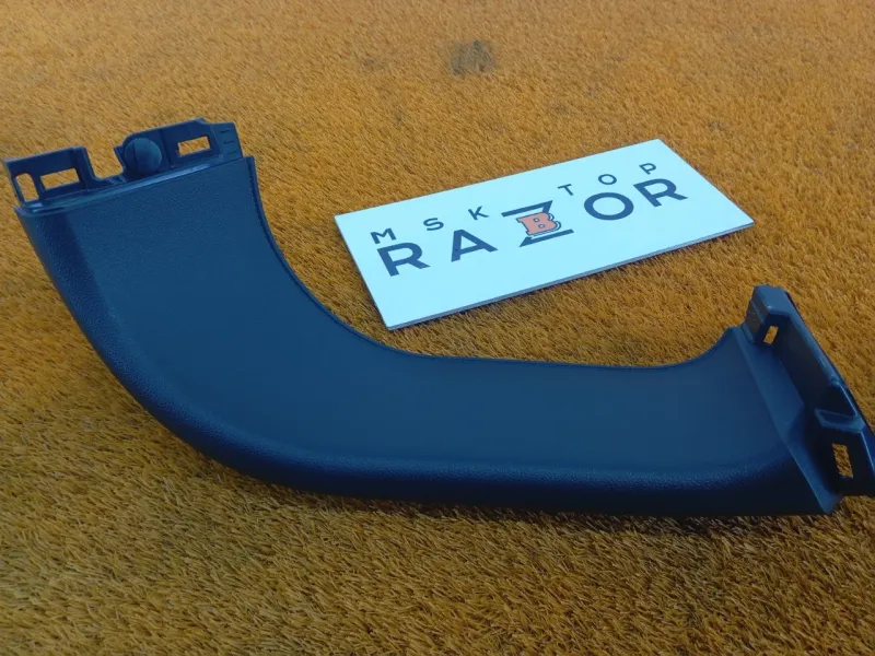 Обшивка двери багажника