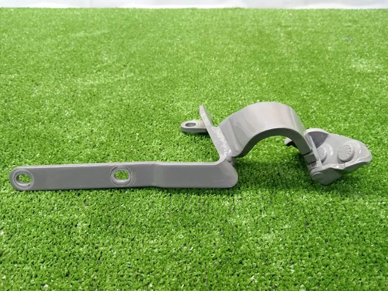 Петля двери багажника