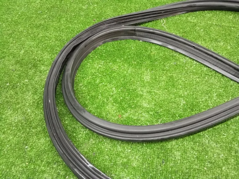 Уплотнитель багажника