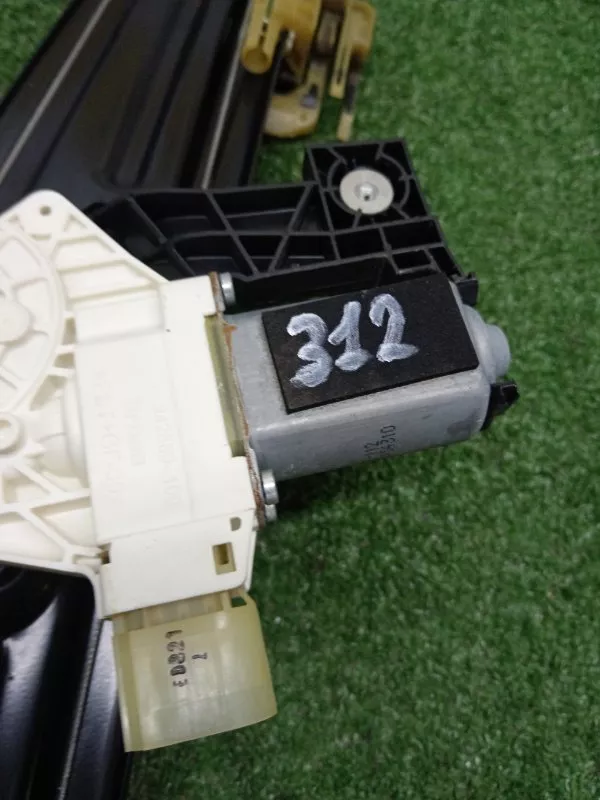 Стеклоподъемник BMW 5-Series 2011 51357182614 F10, задний правый