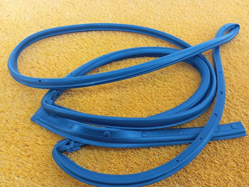 Уплотнитель двери