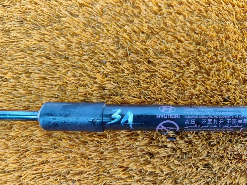 Амортизатор крышки багажника