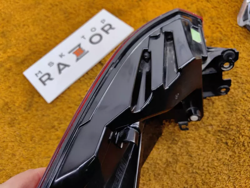 Фонарь задний BMW X1 63217477714 F48, правый