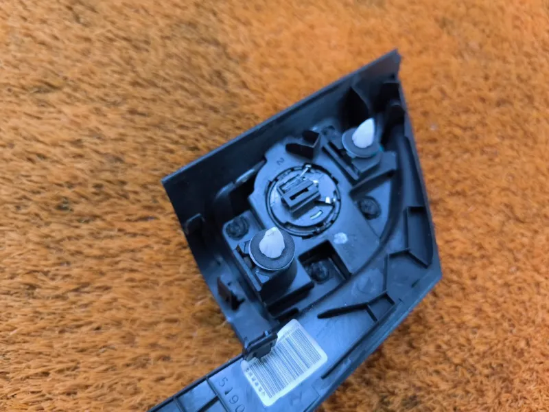 Уголок двери