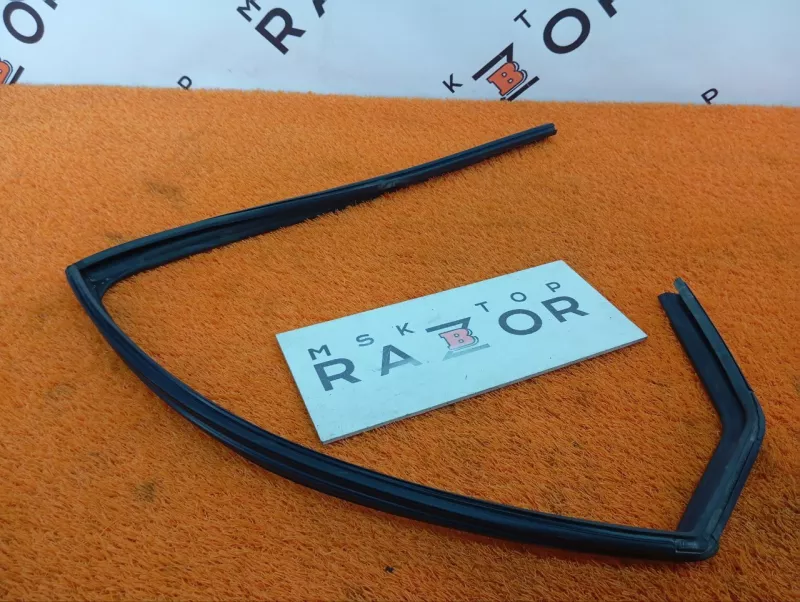 Уплотнитель стекла двери