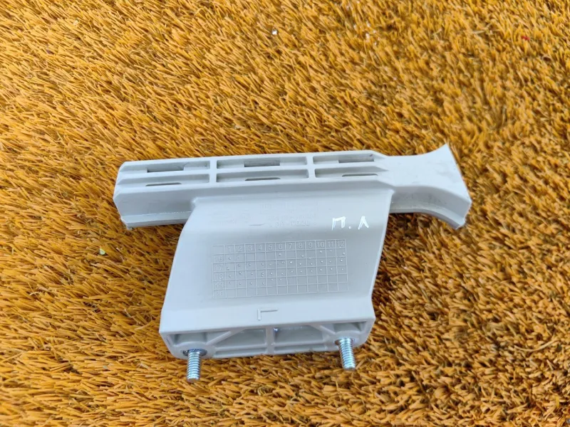 Направляющая стекла двери