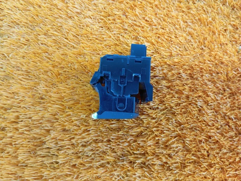 Кнопка стояночного тормоза