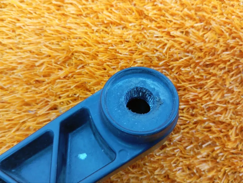 Поводок стеклоочистителя лобового стекла