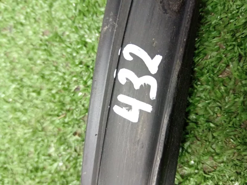 Уплотнитель стекла двери